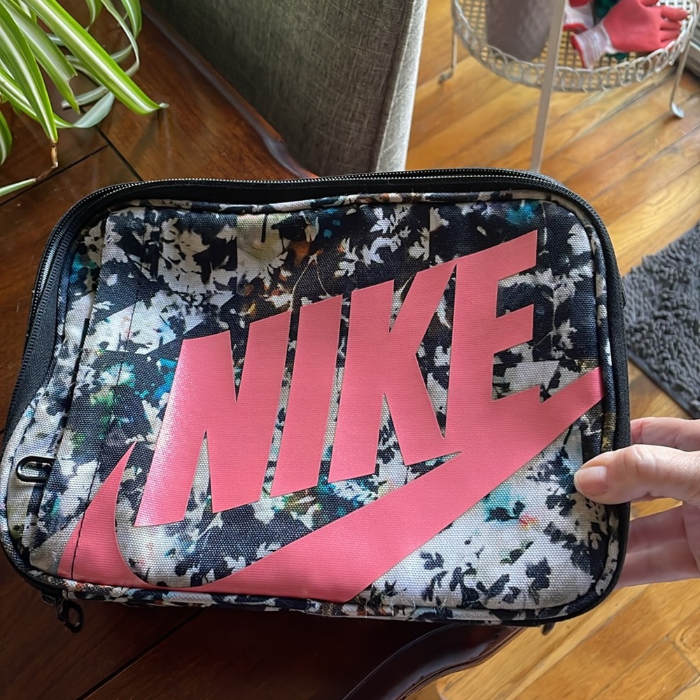 NIKE Lunch Box Insulated With Hard Shell - Picture 5 of 15